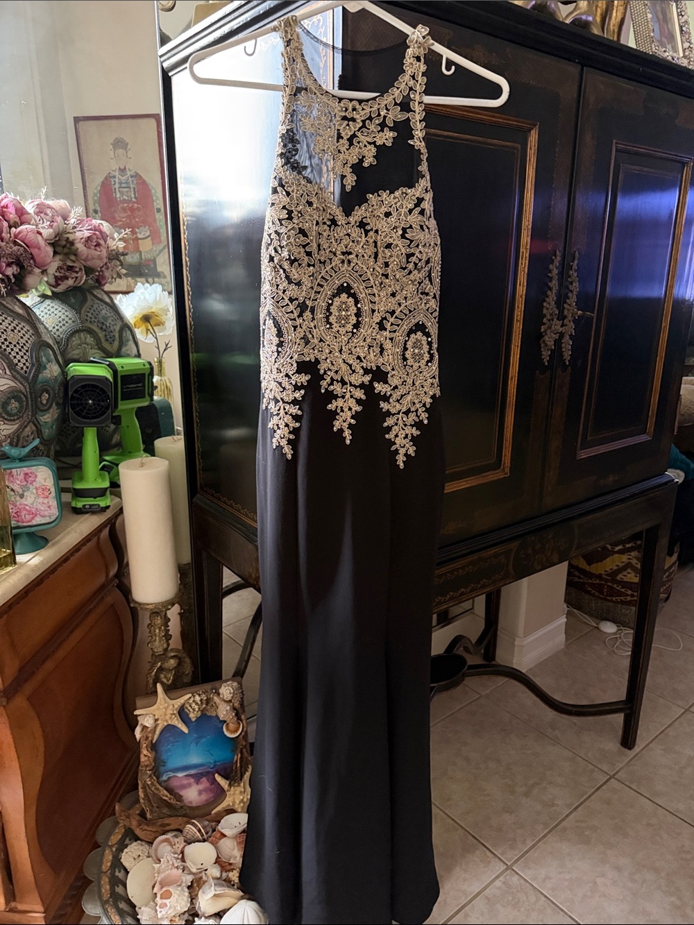 Elegant sleeveless black gown lined padded bra gold embroidery with crystal